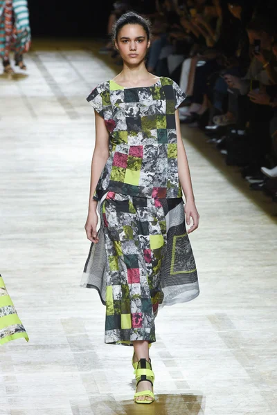 Look 37